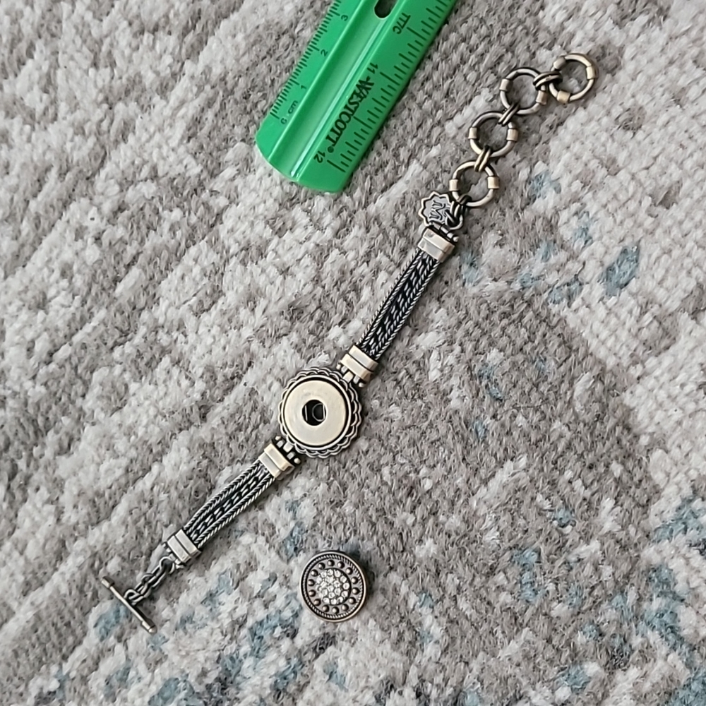 Magnolia and vine bracelet with a snap